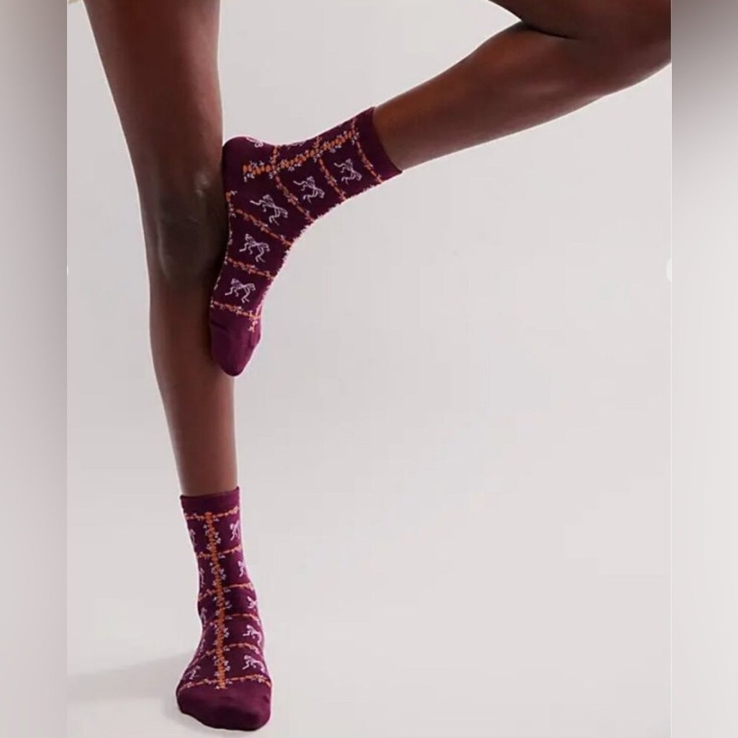 Free People Tie A Bow Ankle Socks in Raspberry Ice